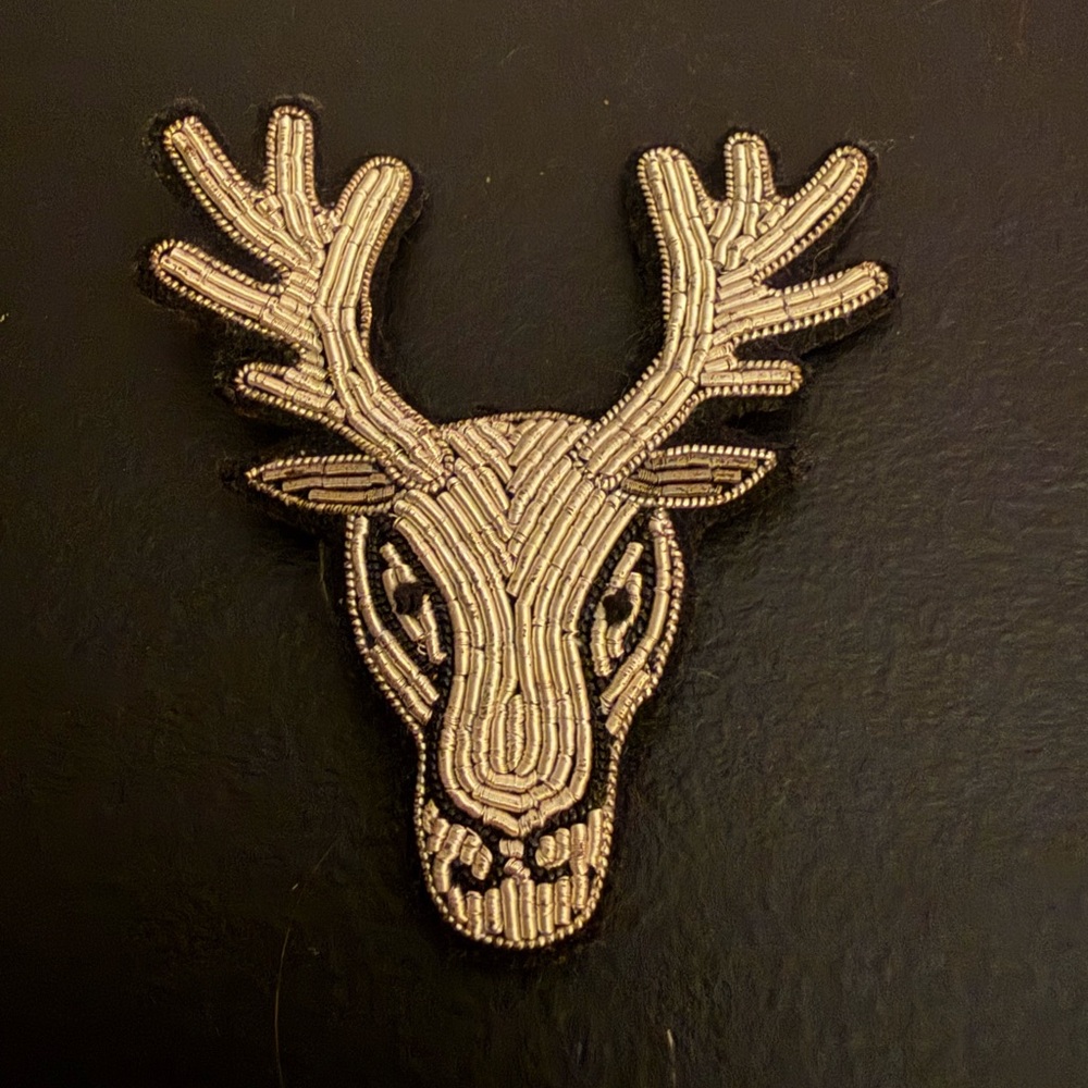 Macon & Lesquoy Embroidered Deer Head Applique Brooch - Metallic Silver